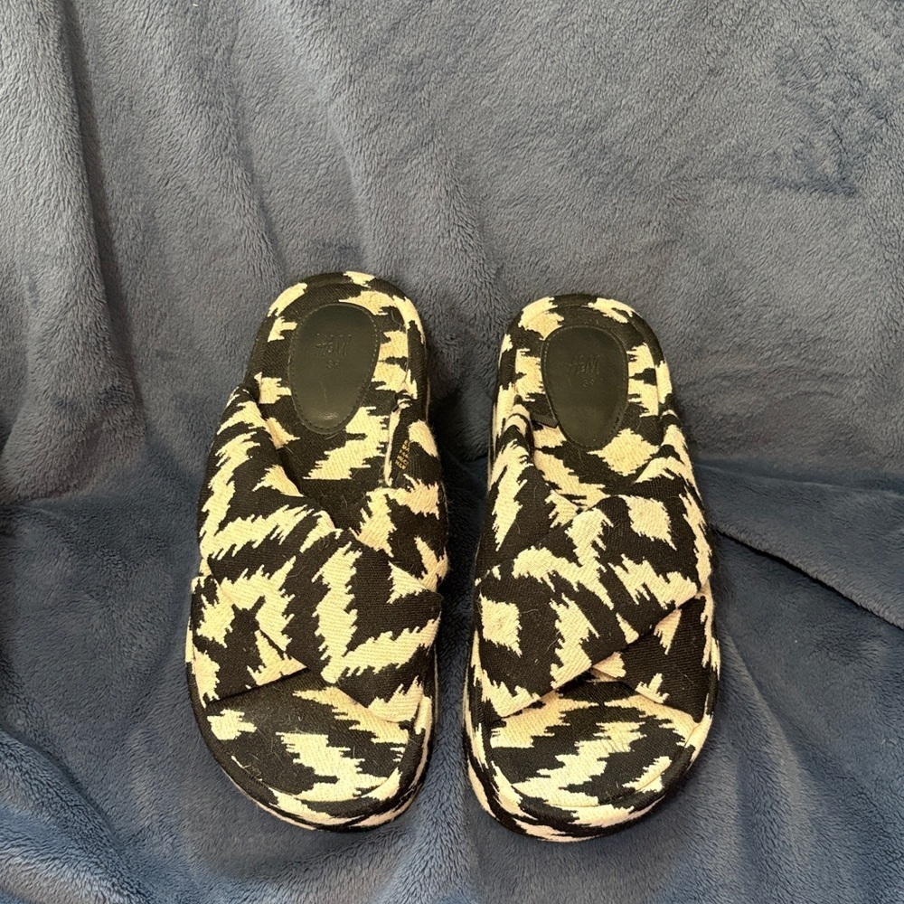 H&M Black and Cream Patterned Sandals